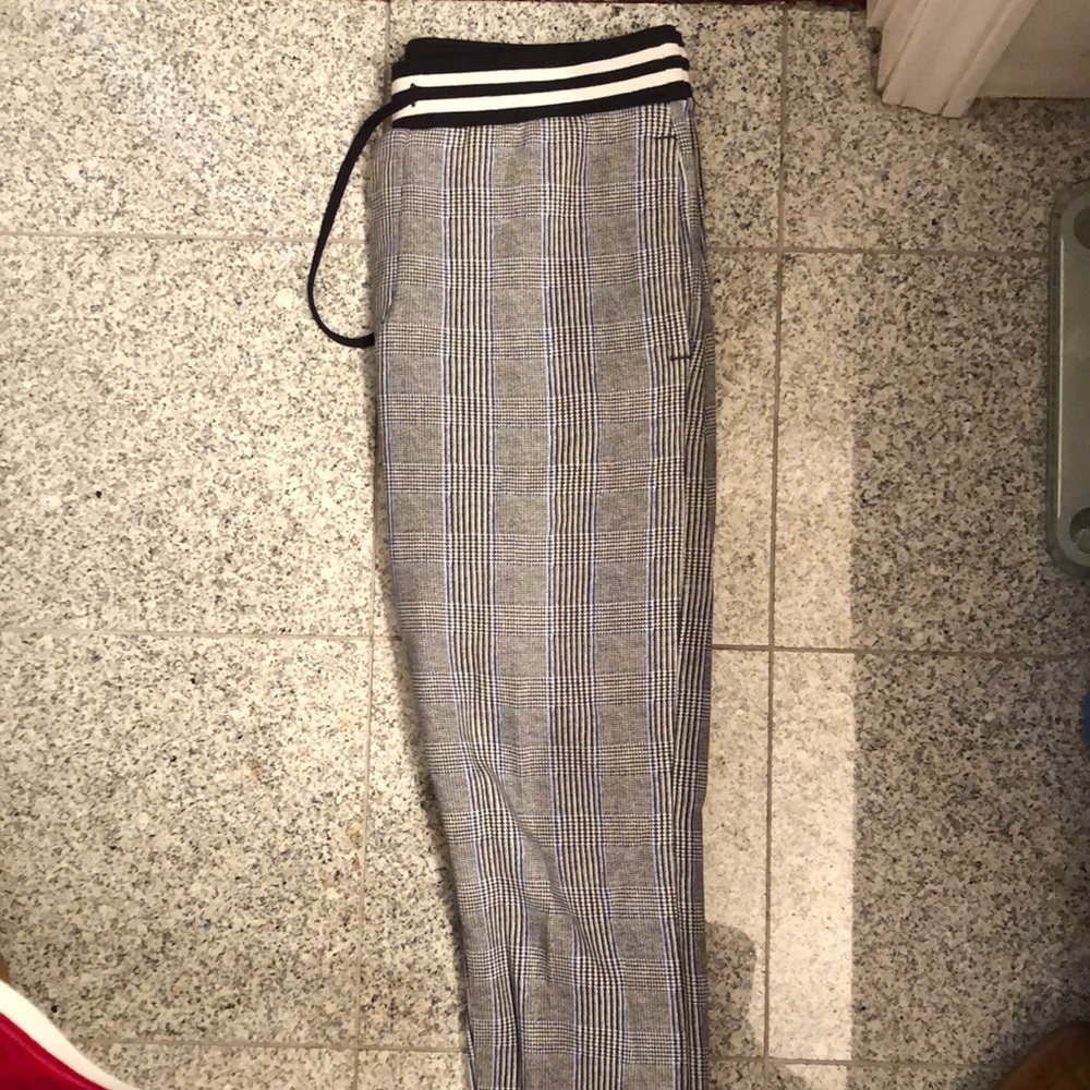 American Eagle plaid joggers